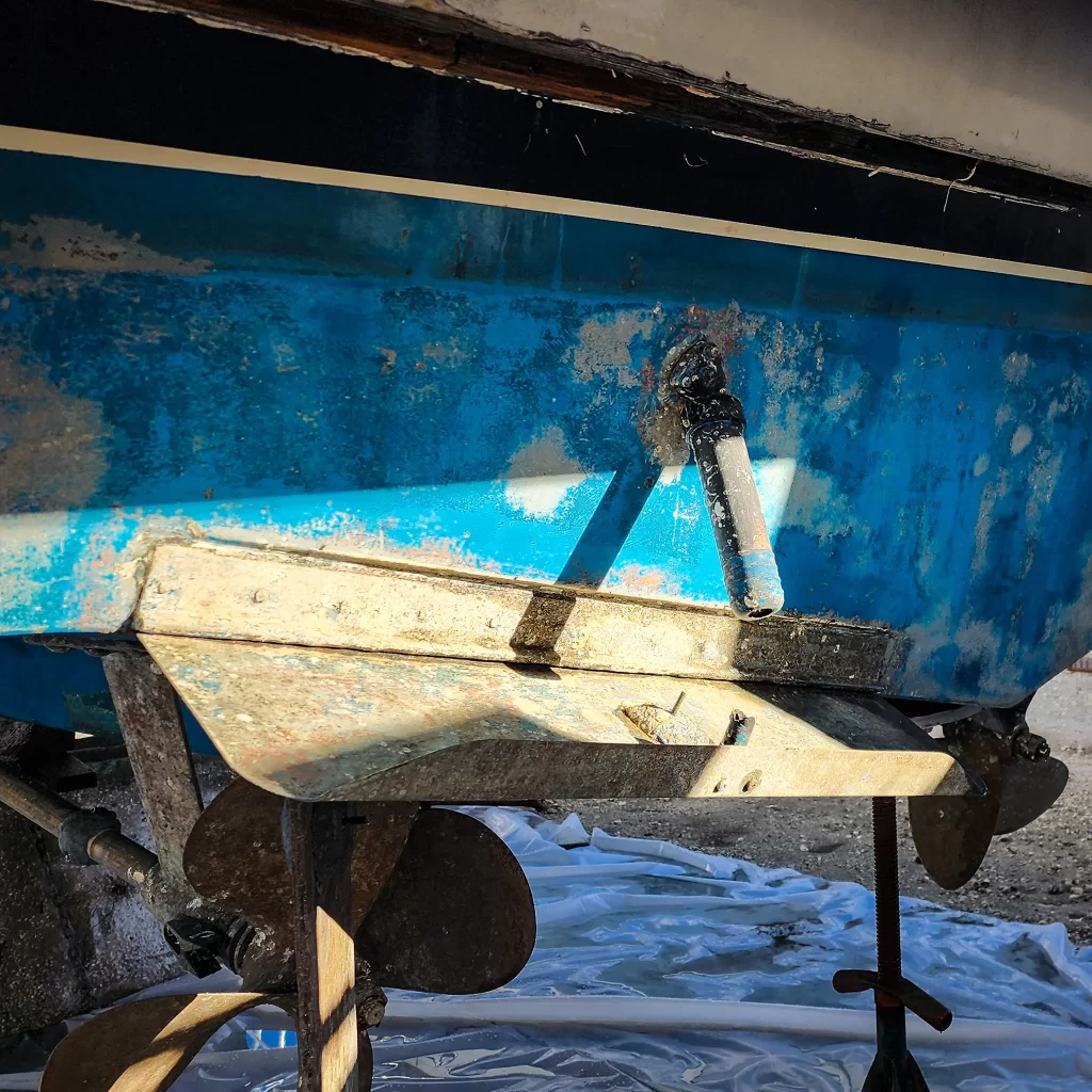 Broken trim tabs on a 1989 Carver Santego motor yacht.