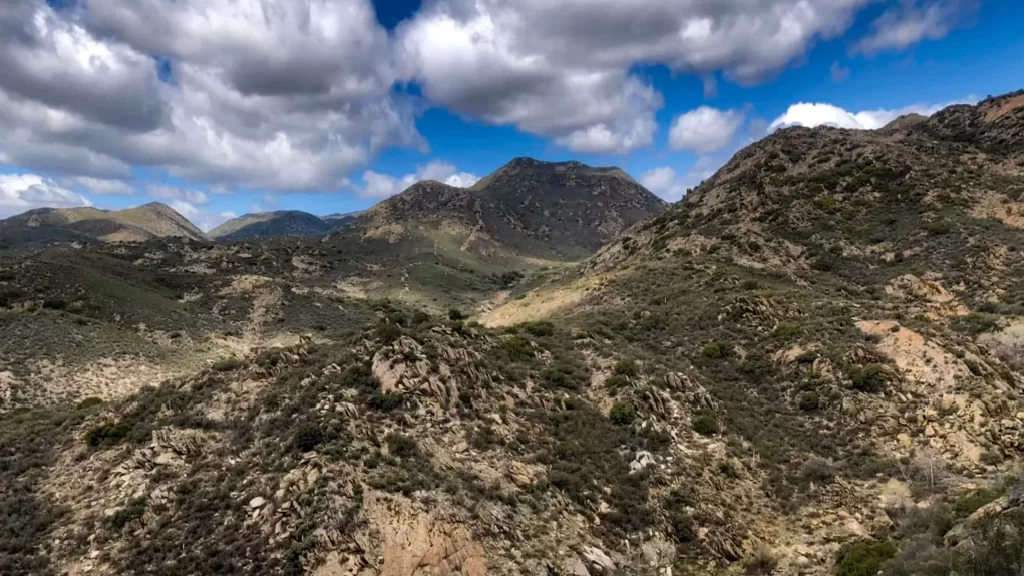 Rolling hills in Southern California along the PCT.